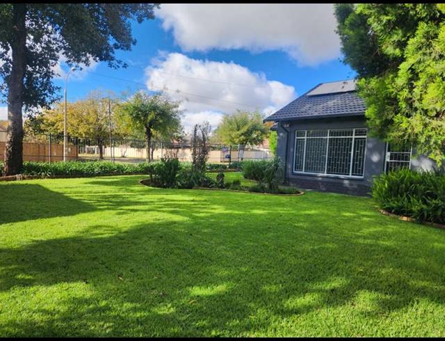 4 BEDROOM HOUSE FOR SALE IN HELIKONPARK